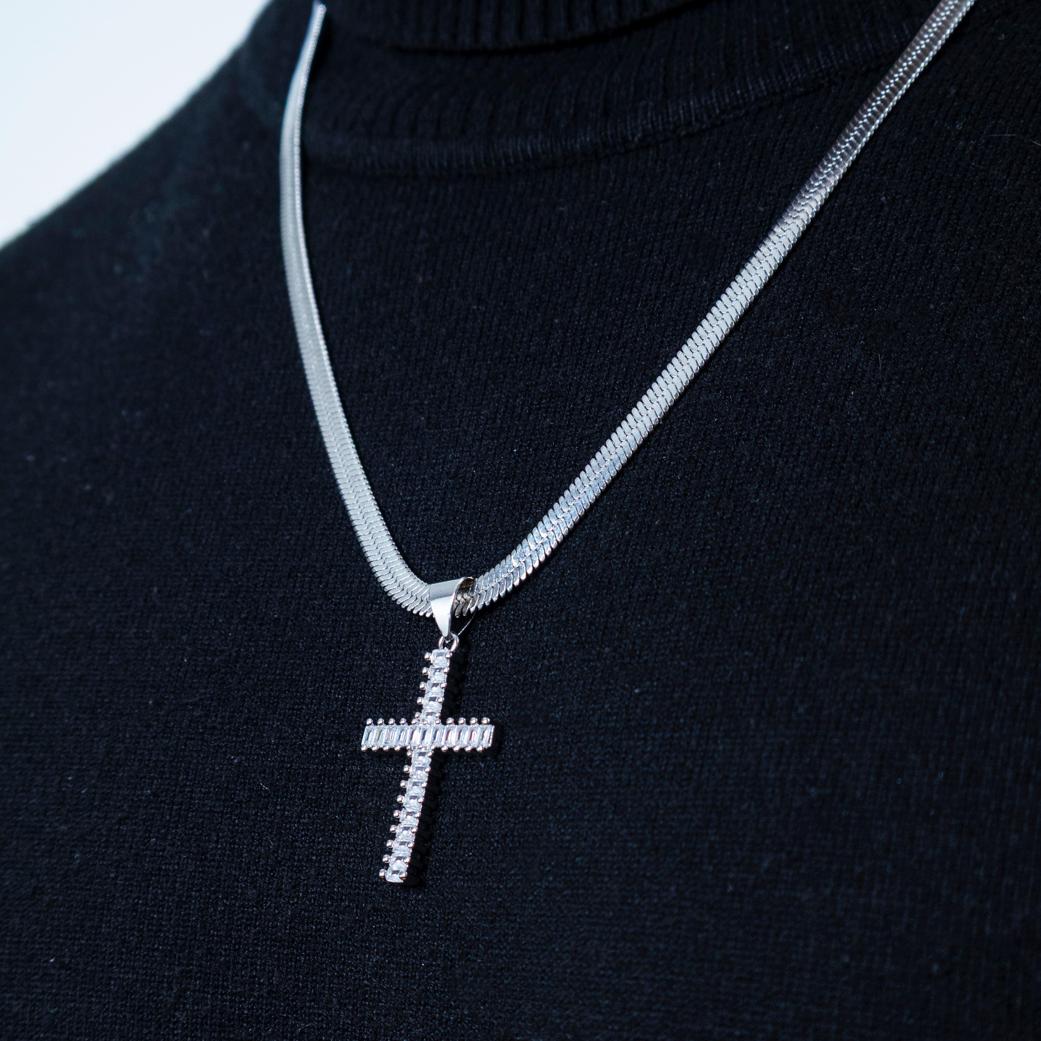 Cadena Cruz Silver