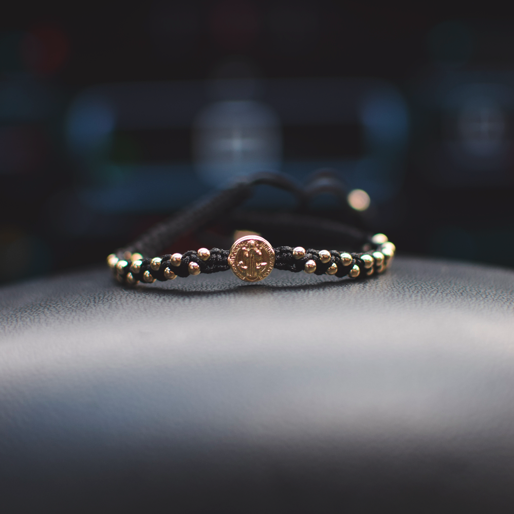 Pulsera San Benito Oro Laminado 18K